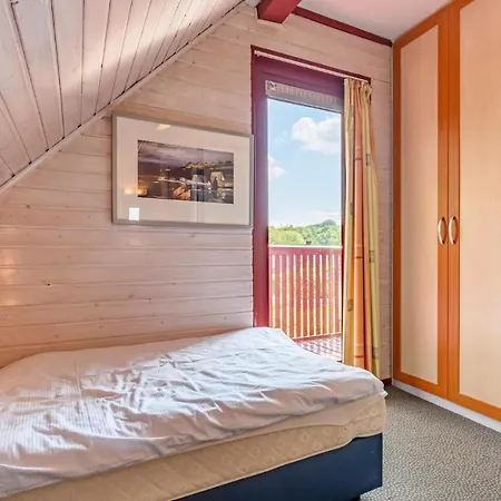 Vakantiehuis Three-bedroom Holiday In Kirchheim